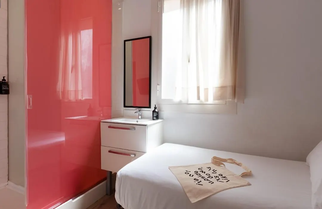 Chic&Basic Tallers Hostal-1