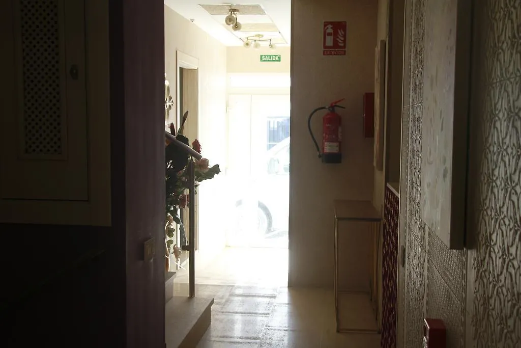 Hostal Flor De Lis- Lojo-1