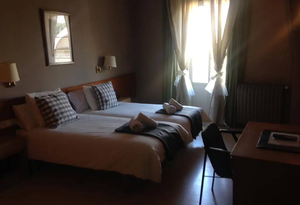 Hotel Manel-1