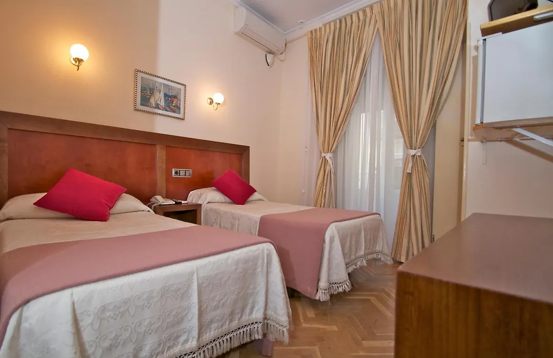 Hostal Greco Gran Via Madrid-1