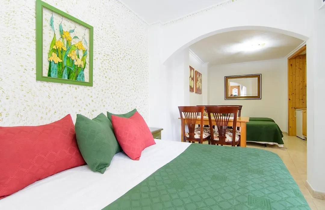 Apartamentos Turisticos Casa Soto-1