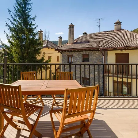 Casa Con Jardin En Hecho-2