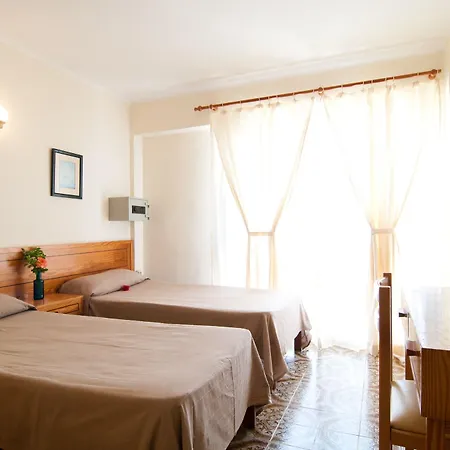 Hostal Montesol-3
