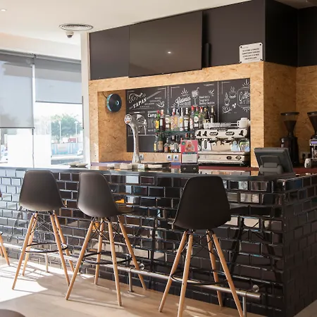 Travelodge Bcn Cornella Fira-2