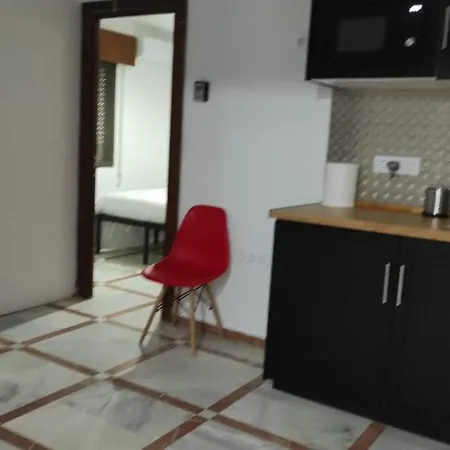 Convenient Rooms - Ferry, Train & Bus Station --3