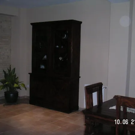 Quiet Guest Room In The City Centre-2