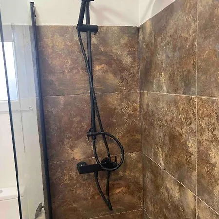Room In Bb - Golum 1 Bedroom Flat About 24Mq-3