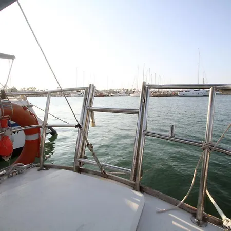 Hospedate En Un Velero En La Marina Sur De Valencia-3