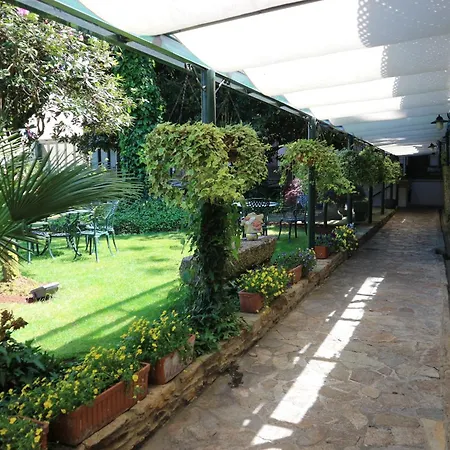 Hotel Virxe Da Cerca By Pousadas De Compostela-2