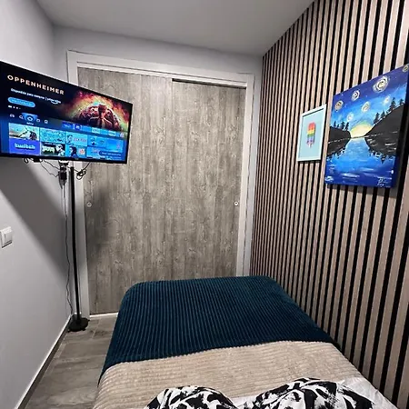 Room In Guest Room - Cozy Room By Madrid Rio With Sofa Bed In The Living Room-3