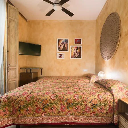 Hostal Artistic B&B-2