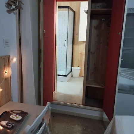 CHAMBRES D'HÔTES CHEZ CATHERINE A REUS chambre bord de mer avec salle de bains privée-3