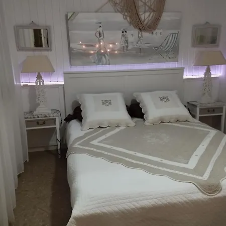 CHAMBRES D'HÔTES CHEZ CATHERINE A REUS chambre bord de mer avec salle de bains privée-2