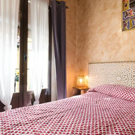 Hostal Artistic B&B-3