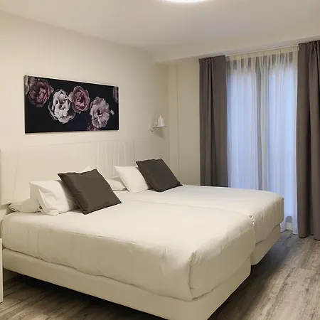 Hostal Comfort Suites-3