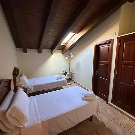 Hotel De La Villa-3