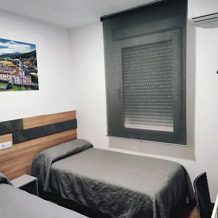 Hostal Rioja Condestable-3
