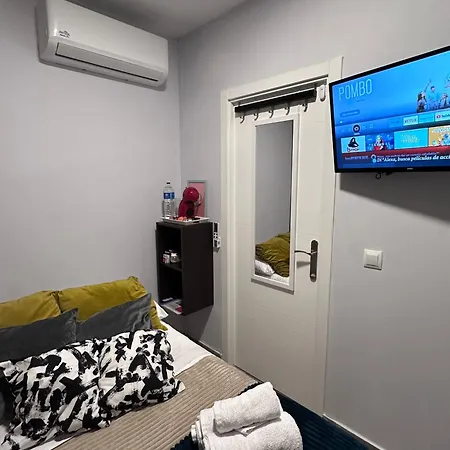 Room In Guest Room - Cozy Room By Madrid Rio With Sofa Bed In The Living Room-2