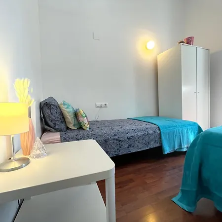 Rooms In Heart Of Gothic-3