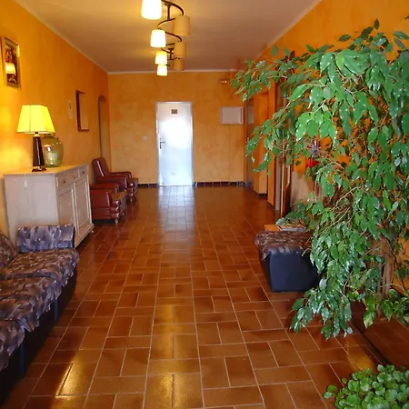 Hostal Adarnius-2