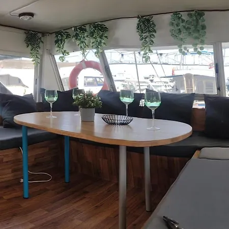 Floating Home White House-3