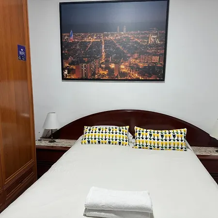 Room Familiar Sants Barcelona-3