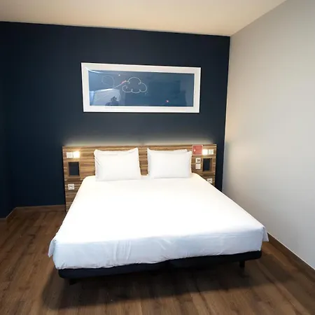 Travelodge Madrid Metropolitano-3