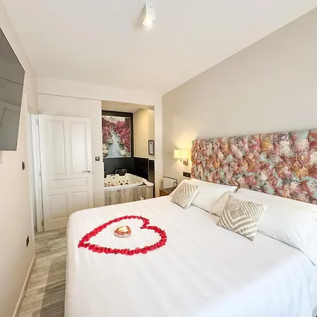 Akla Suites con Jacuzzi Santillana-3