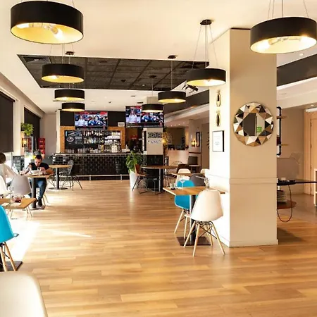 Travelodge Bcn Cornella Fira-3