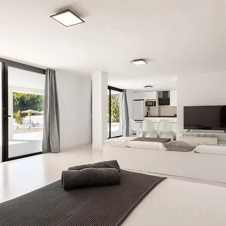 Luxe Minimalistic Large Villa Near Airport & Bossa Beach-2