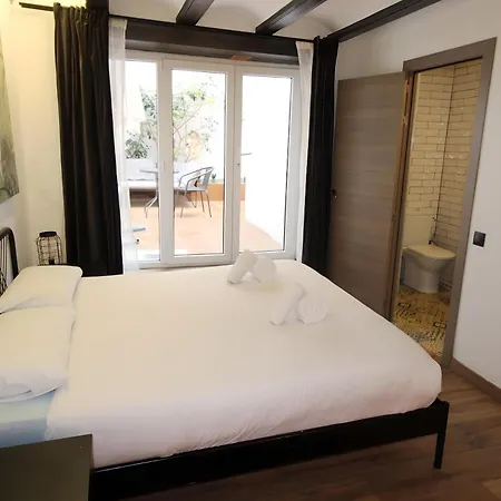 Increible Apartamento Con Terraza Al Lado De Torres De Quart-3