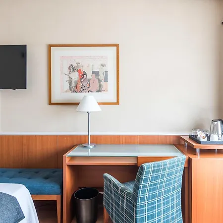 Up Rooms Vic Hotel-2