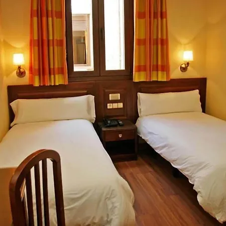 Hostal Victoria I-3