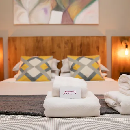Jardinets Guest House-2