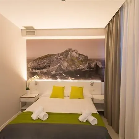 Bilbao City Rooms-3