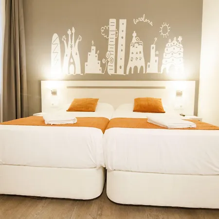 Hostal Live Barcelona-2