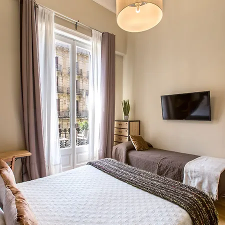 El Born Guest House By Casa Consell-3