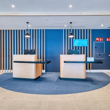 Holiday Inn Express - Madrid - Airport By Ihg-3