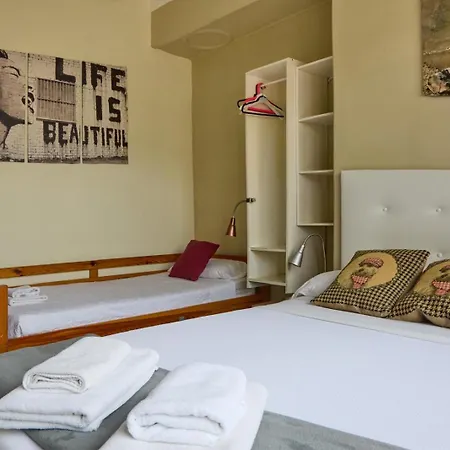 Wow Hostel Barcelona-3
