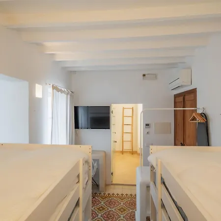 Llonga'S Hostel-3
