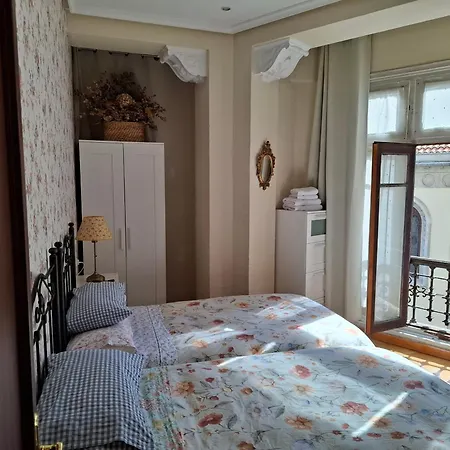 Uria 25 Rooms-3