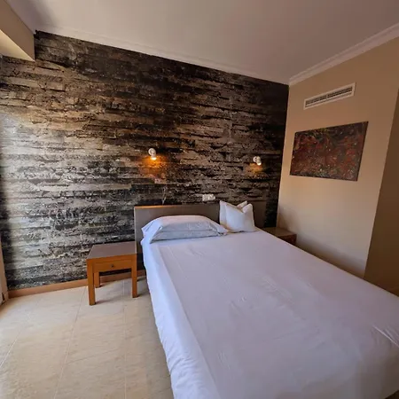 Hostal Mar Del Plata (Adults Only)-2