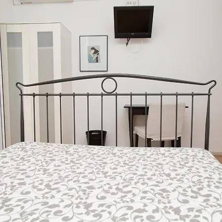 Hostal Five Gates-2