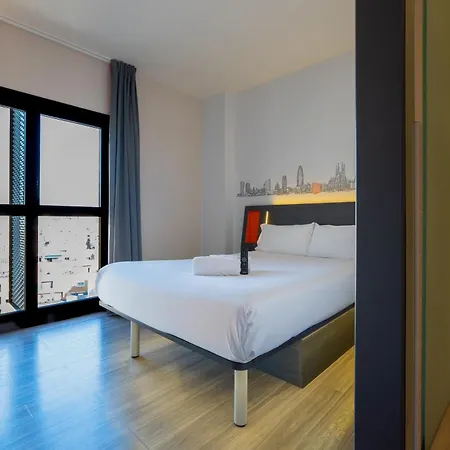Easyhotel Barcelona Fira-2