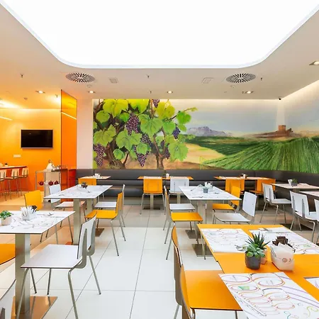 Ibis Styles Madrid Prado-3