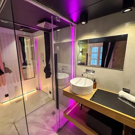 The Black Boutique -- Turistea Suites-3