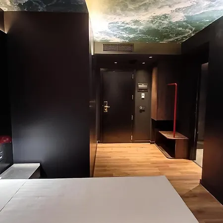 Yomo Hostal Bcn Port-3