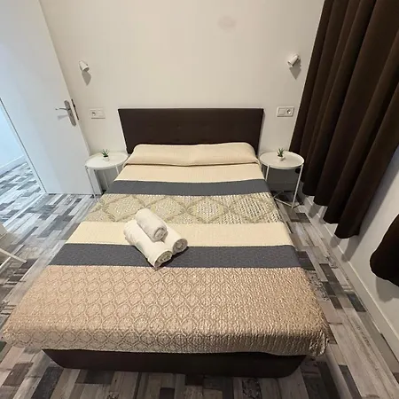 Hostal Andrea Granvia-2