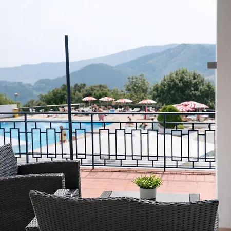 Uxarte -Alojamiento, restaurante y piscinas-3