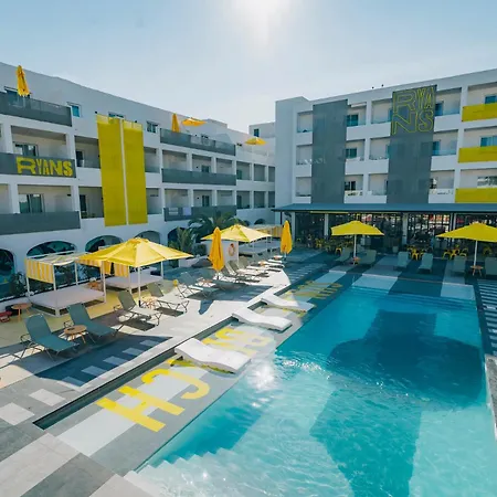 Ryans Lolas Ibiza - Adults Only-2